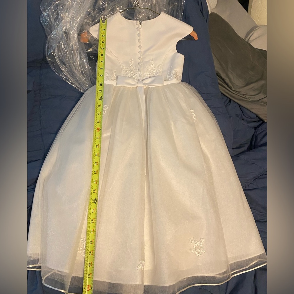 Flower girl dress. - Picture 2 of 6